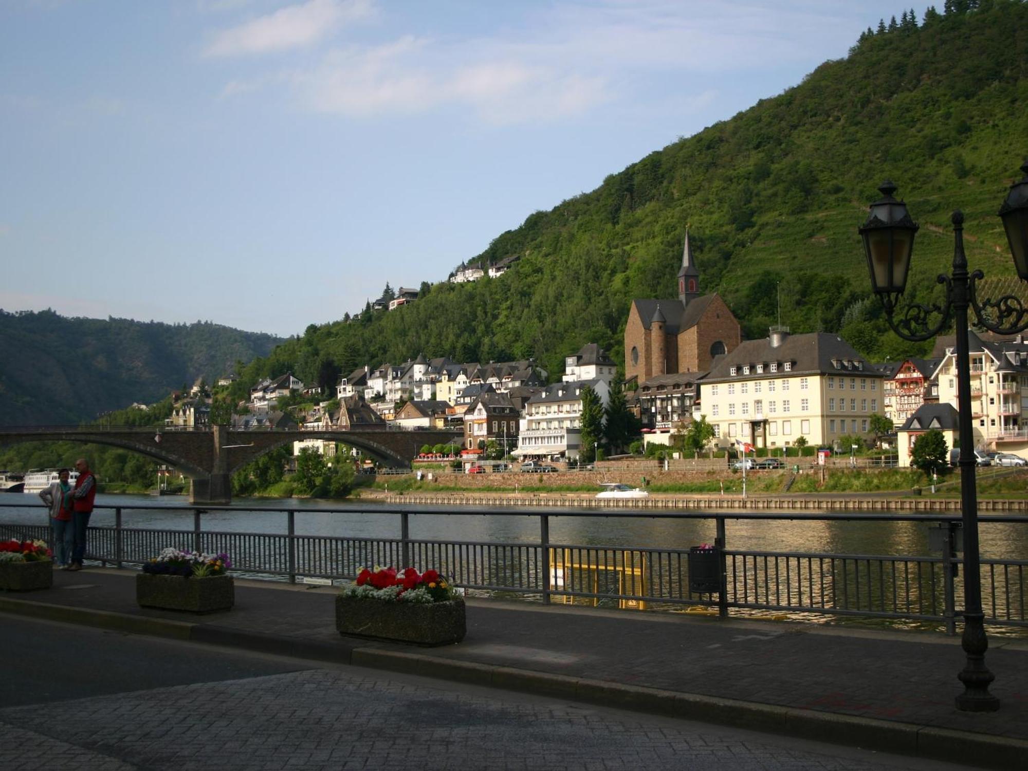 A Modern Holiday Home By The River Mosel Moselkern Exterior foto